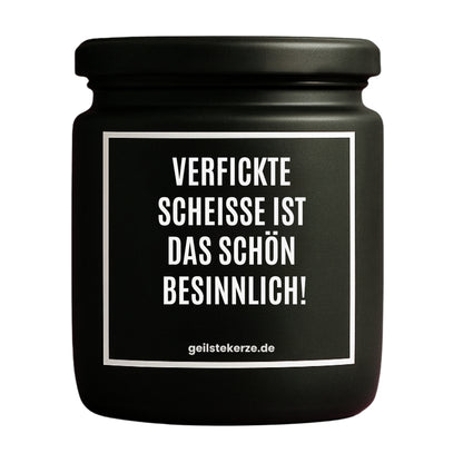 Erste von künstlicher Intelligenz kreierte Vegane Bio-Kerze mit Spruch – VERFICKTE SCHEISSE IST DAS SCHÖN BESINNLICH! Mega lange Brenndauer von 80 Stunde, hochwertige ätherische Öle schaffen beste Duftverteilung. Mit 1400 lustigen Sprüchen perfekt zum Verschenken. Handgemacht in Deutschland von geilstekerze.de -Die beste Duftkerze die du kaufen kannst.