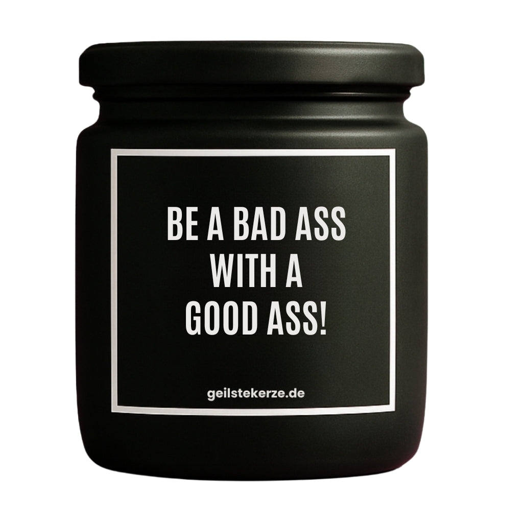 Erste von künstlicher Intelligenz kreierte Vegane Bio-Kerze mit Spruch – BE A BAD ASS WITH A GOOD ASS! Mega lange Brenndauer von 80 Stunde, hochwertige ätherische Öle schaffen beste Duftverteilung. Mit 1400 lustigen Sprüchen perfekt zum Verschenken. Handgemacht in Deutschland von geilstekerze.de -Die beste Duftkerze die du kaufen kannst.