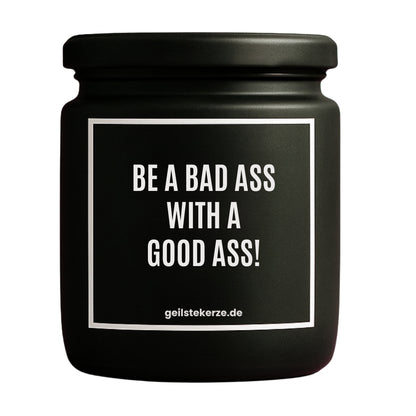 Erste von künstlicher Intelligenz kreierte Vegane Bio-Kerze mit Spruch – BE A BAD ASS WITH A GOOD ASS! Mega lange Brenndauer von 80 Stunde, hochwertige ätherische Öle schaffen beste Duftverteilung. Mit 1400 lustigen Sprüchen perfekt zum Verschenken. Handgemacht in Deutschland von geilstekerze.de -Die beste Duftkerze die du kaufen kannst.