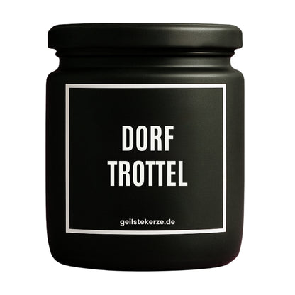 Duftkerze mit Spruch von geilstekerze ist der neue Geschenketrend. Diese witzige Kerze Vegane Bio-Kerze mit Spruch – DORFTROTTEL brennt mega lange sagenhafte 80 Stunde, hochwertige ätherische Öle schaffen beste Duftverteilung. Mit 1400 lustigen Sprüchen perfekt zum Verschenken. Handgemacht in Deutschland von geilstekerze.de -Die beste Duftkerze die du kaufen kannst.