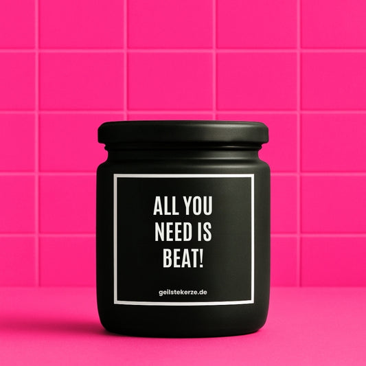 Erste von künstlicher Intelligenz kreierte Vegane Bio-Kerze mit Spruch – ALL YOU NEED IS BEAT! Mega lange Brenndauer von 80 Stunde, hochwertige ätherische Öle schaffen beste Duftverteilung. Mit 1400 lustigen Sprüchen perfekt zum Verschenken. Handgemacht in Deutschland von geilstekerze.de -Die beste Duftkerze die du kaufen kannst.