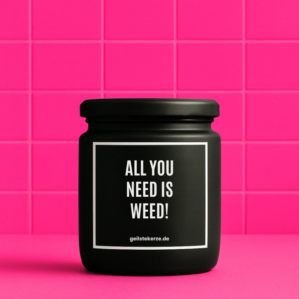 Erste von künstlicher Intelligenz kreierte Vegane Bio-Kerze mit Spruch – ALL YOU NEED IS WEED! Mega lange Brenndauer von 80 Stunde, hochwertige ätherische Öle schaffen beste Duftverteilung. Mit 1400 lustigen Sprüchen perfekt zum Verschenken. Handgemacht in Deutschland von geilstekerze.de -Die beste Duftkerze die du kaufen kannst.