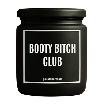 Erste von künstlicher Intelligenz kreierte Vegane Bio-Kerze mit Spruch – BOOTY BITCH CLUB Mega lange Brenndauer von 80 Stunde, hochwertige ätherische Öle schaffen beste Duftverteilung. Mit 1400 lustigen Sprüchen perfekt zum Verschenken. Handgemacht in Deutschland von geilstekerze.de -Die beste Duftkerze die du kaufen kannst.