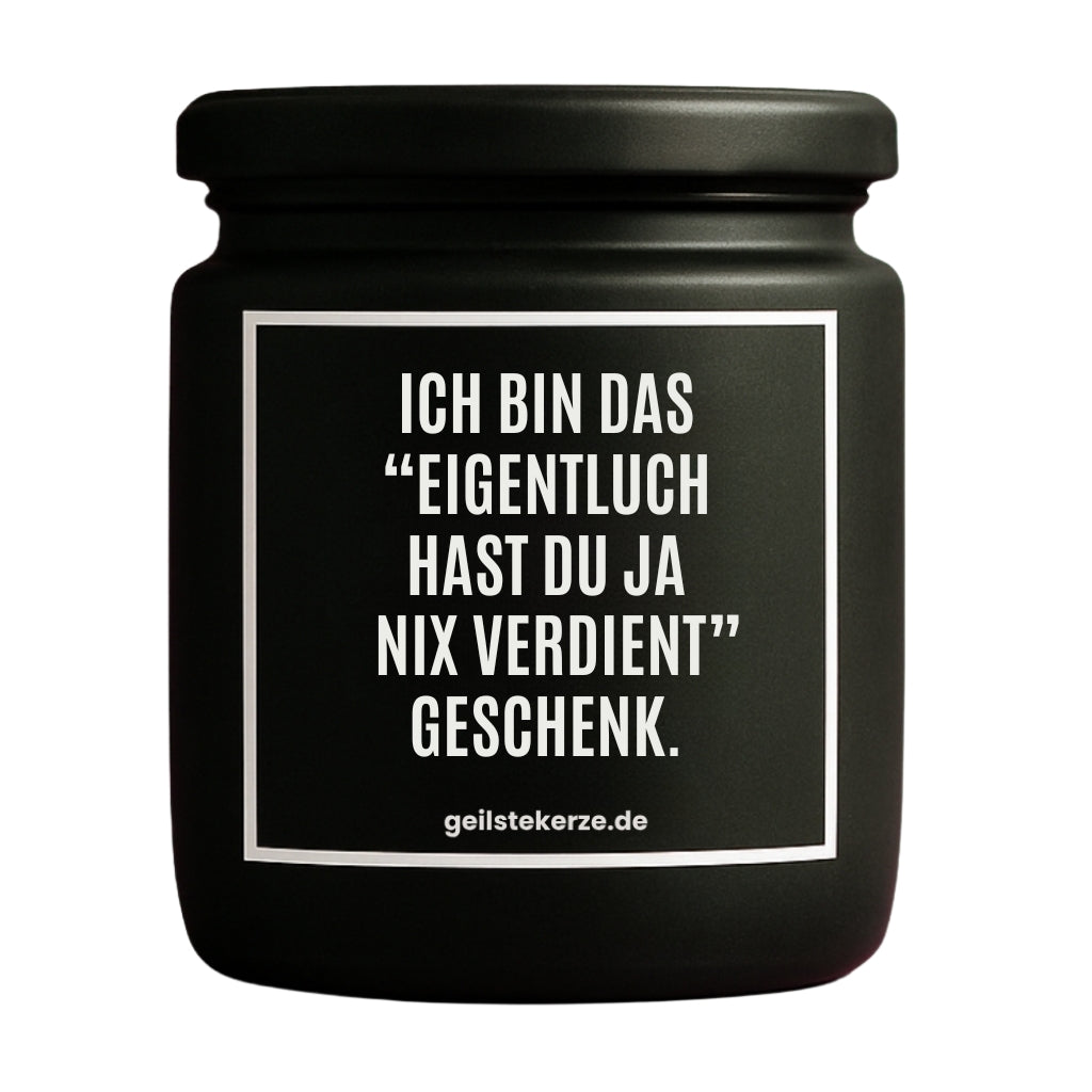 Erste von künstlicher Intelligenz kreierte Vegane Bio-Kerze mit Spruch – ICH BIN DAS „EIGENTLICH HAST DU JA NIX VERDIENT“ GESCHENK. Mega lange Brenndauer von 80 Stunde, hochwertige ätherische Öle schaffen beste Duftverteilung. Mit 1400 lustigen Sprüchen perfekt zum Verschenken. Handgemacht in Deutschland von geilstekerze.de -Die beste Duftkerze die du kaufen kannst.