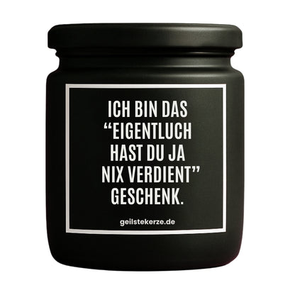 Erste von künstlicher Intelligenz kreierte Vegane Bio-Kerze mit Spruch – ICH BIN DAS „EIGENTLICH HAST DU JA NIX VERDIENT“ GESCHENK. Mega lange Brenndauer von 80 Stunde, hochwertige ätherische Öle schaffen beste Duftverteilung. Mit 1400 lustigen Sprüchen perfekt zum Verschenken. Handgemacht in Deutschland von geilstekerze.de -Die beste Duftkerze die du kaufen kannst.