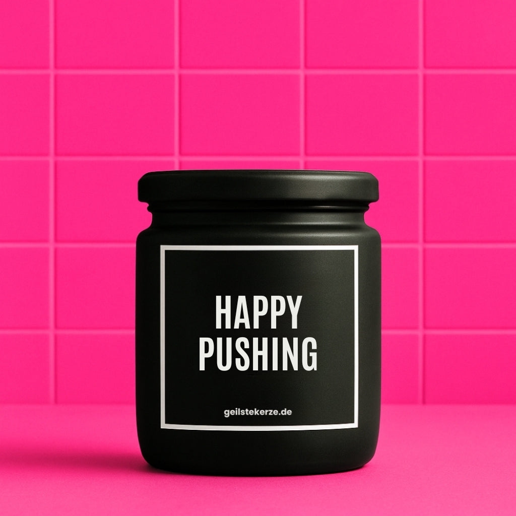 Erste von künstlicher Intelligenz kreierte Vegane Bio-Kerze mit Spruch – HAPPY PUSHING Mega lange Brenndauer von 80 Stunde, hochwertige ätherische Öle schaffen beste Duftverteilung. Mit 1400 lustigen Sprüchen perfekt zum Verschenken. Handgemacht in Deutschland von geilstekerze.de -Die beste Duftkerze die du kaufen kannst.