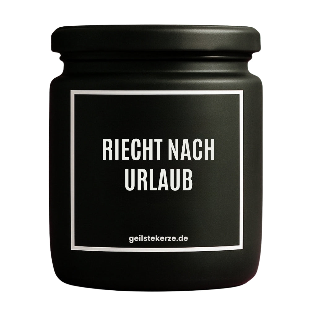 Erste von künstlicher Intelligenz kreierte Vegane Bio-Kerze mit Spruch – RIECHT NACH URLAUB Mega lange Brenndauer von 80 Stunde, hochwertige ätherische Öle schaffen beste Duftverteilung. Mit 1400 lustigen Sprüchen perfekt zum Verschenken. Handgemacht in Deutschland von geilstekerze.de -Die beste Duftkerze die du kaufen kannst.