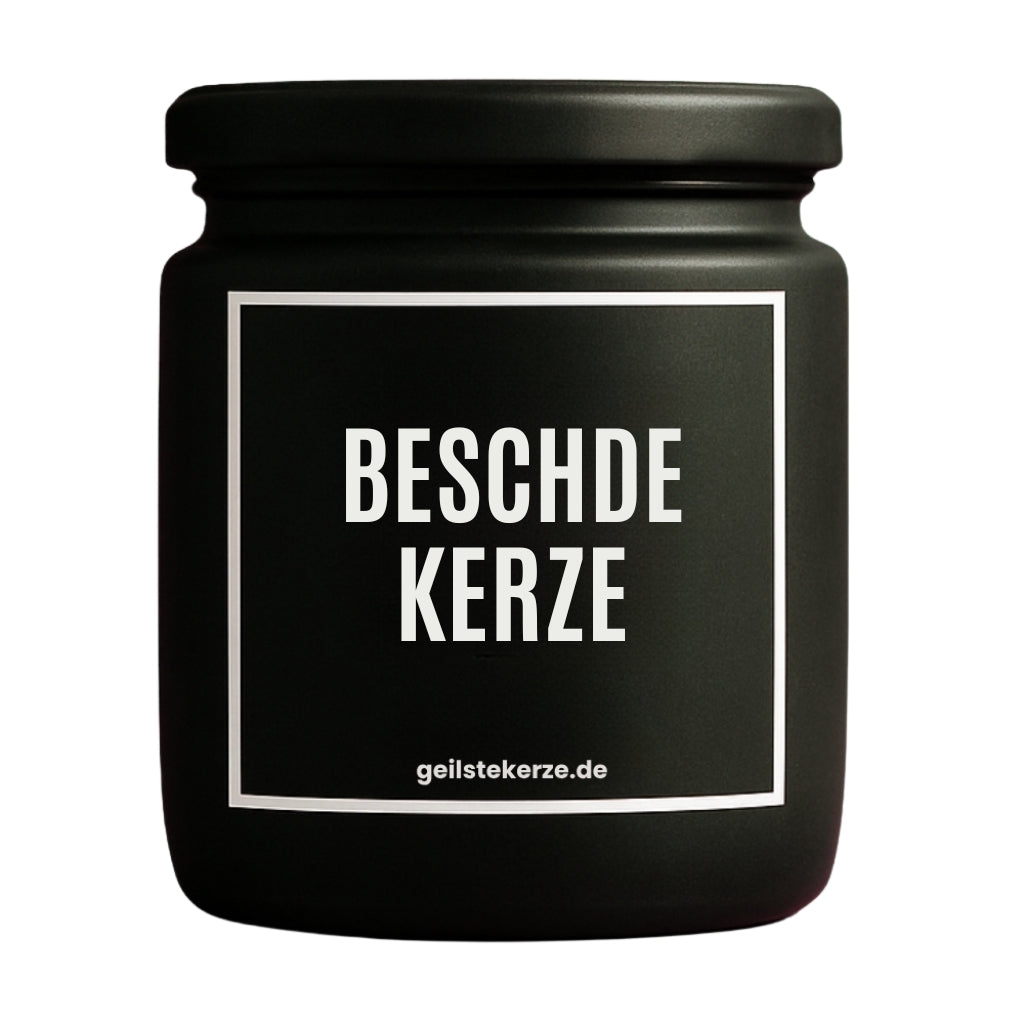 Erste von künstlicher Intelligenz kreierte Vegane Bio-Kerze mit Spruch – BESCHDE KERZE Mega lange Brenndauer von 80 Stunde, hochwertige ätherische Öle schaffen beste Duftverteilung. Mit 1400 lustigen Sprüchen perfekt zum Verschenken. Handgemacht in Deutschland von geilstekerze.de -Die beste Duftkerze die du kaufen kannst.