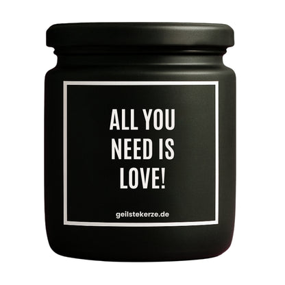 Erste von künstlicher Intelligenz kreierte Vegane Bio-Kerze mit Spruch – ALL YOU NEED IS LOVE! Mega lange Brenndauer von 80 Stunde, hochwertige ätherische Öle schaffen beste Duftverteilung. Mit 1400 lustigen Sprüchen perfekt zum Verschenken. Handgemacht in Deutschland von geilstekerze.de -Die beste Duftkerze die du kaufen kannst.