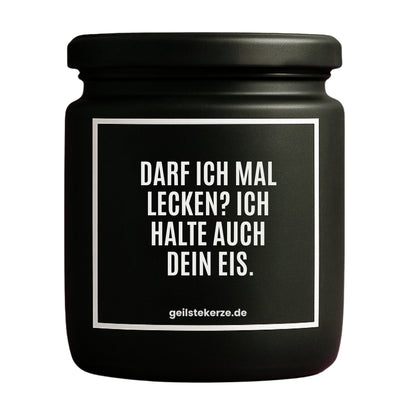 Duftkerze mit Spruch von geilstekerze ist der neue Geschenketrend. Diese witzige Kerze Vegane Bio-Kerze mit Spruch – DARF ICH MAL LECKEN? ICH HALTE AUCH DEIN EIS. brennt mega lange sagenhafte 80 Stunde, hochwertige ätherische Öle schaffen beste Duftverteilung. Mit 1400 lustigen Sprüchen perfekt zum Verschenken. Handgemacht in Deutschland von geilstekerze.de -Die beste Duftkerze die du kaufen kannst.
