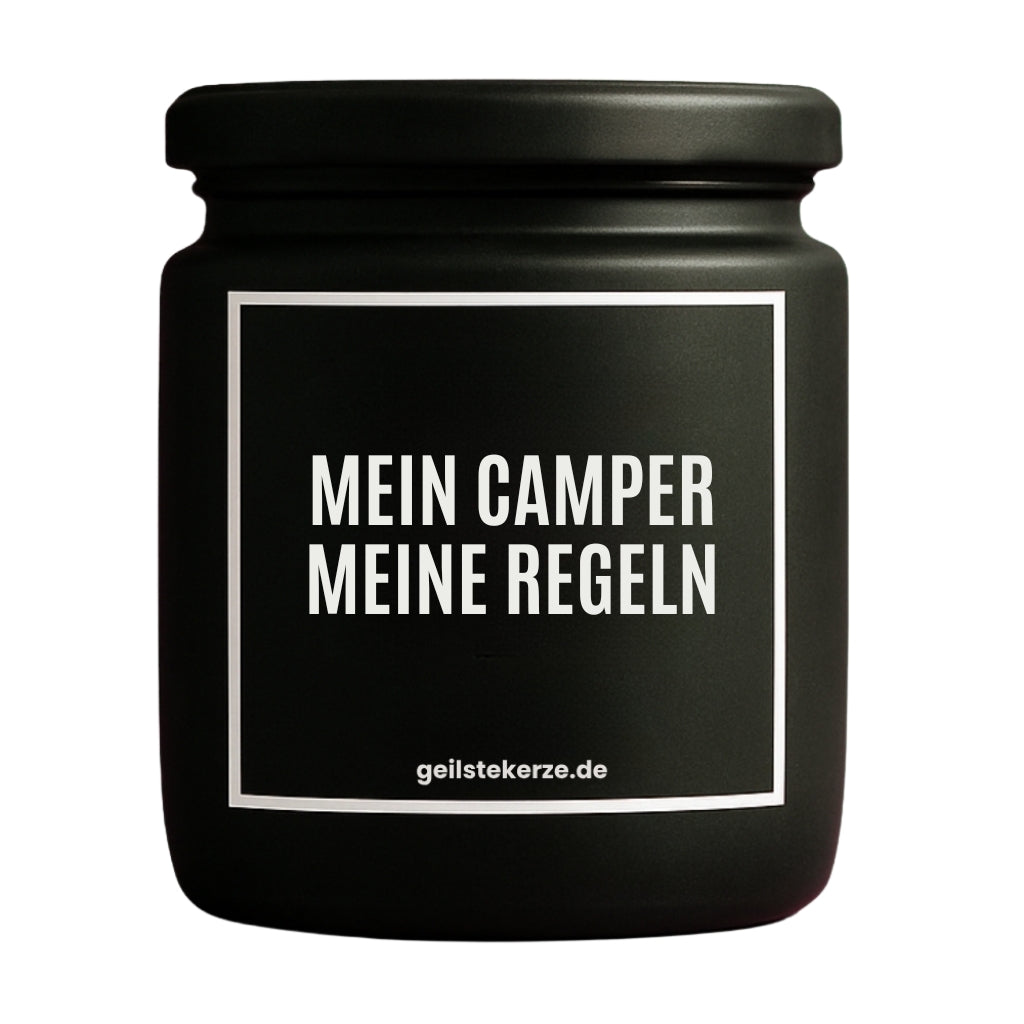 Erste von künstlicher Intelligenz kreierte Vegane Bio-Kerze mit Spruch – MEIN CAMPER. MEINE REGELN Mega lange Brenndauer von 80 Stunde, hochwertige ätherische Öle schaffen beste Duftverteilung. Mit 1400 lustigen Sprüchen perfekt zum Verschenken. Handgemacht in Deutschland von geilstekerze.de -Die beste Duftkerze die du kaufen kannst.