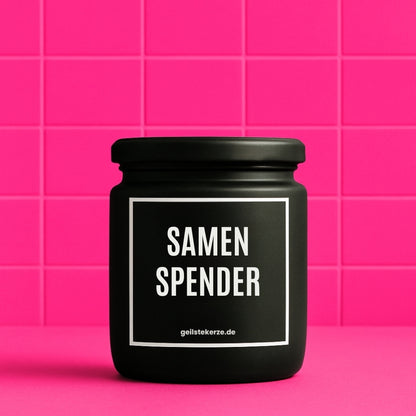 Erste von künstlicher Intelligenz kreierte Vegane Bio-Kerze mit Spruch – SAMENSPENDER Mega lange Brenndauer von 80 Stunde, hochwertige ätherische Öle schaffen beste Duftverteilung. Mit 1400 lustigen Sprüchen perfekt zum Verschenken. Handgemacht in Deutschland von geilstekerze.de -Die beste Duftkerze die du kaufen kannst.