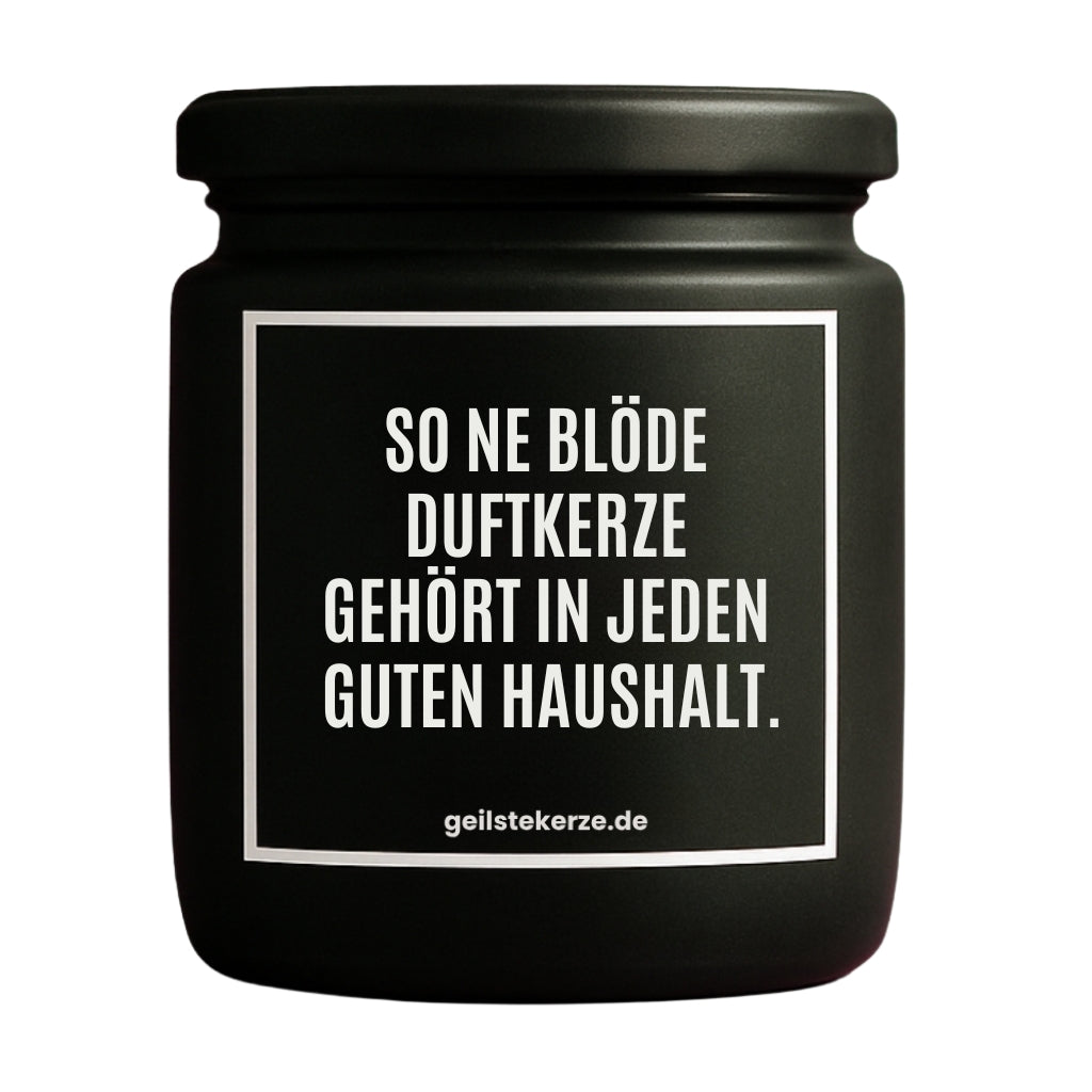 Erste von künstlicher Intelligenz kreierte Vegane Bio-Kerze mit Spruch – SO NE BLÖDE DUFTKERZE GEHÖRT IN JEDEN GUTEN HAUSHALT. Mega lange Brenndauer von 80 Stunde, hochwertige ätherische Öle schaffen beste Duftverteilung. Mit 1400 lustigen Sprüchen perfekt zum Verschenken. Handgemacht in Deutschland von geilstekerze.de -Die beste Duftkerze die du kaufen kannst.