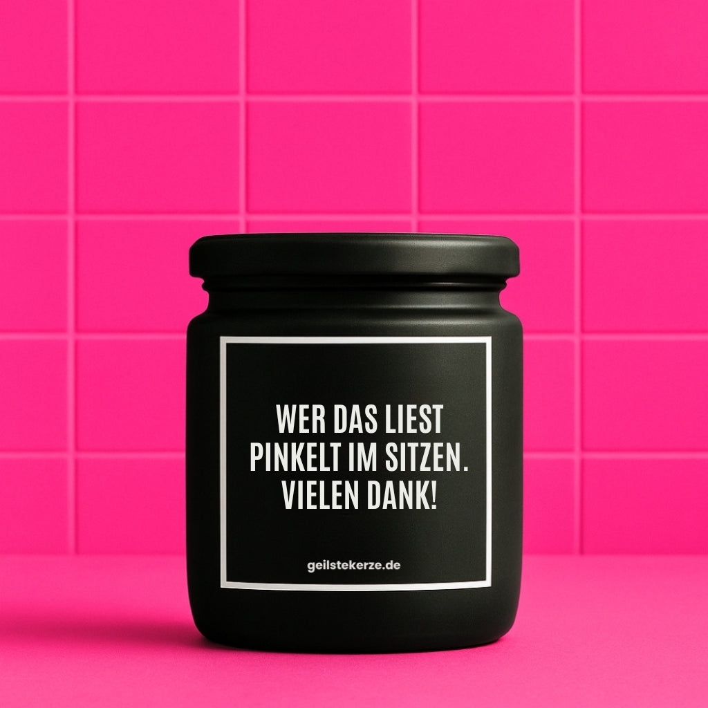 Erste von künstlicher Intelligenz kreierte Vegane Bio-Kerze mit Spruch – WER DAS LIEST PINKELT IM SITZEN. VIELEN DANK! Mega lange Brenndauer von 80 Stunde, hochwertige ätherische Öle schaffen beste Duftverteilung. Mit 1400 lustigen Sprüchen perfekt zum Verschenken. Handgemacht in Deutschland von geilstekerze.de -Die beste Duftkerze die du kaufen kannst.