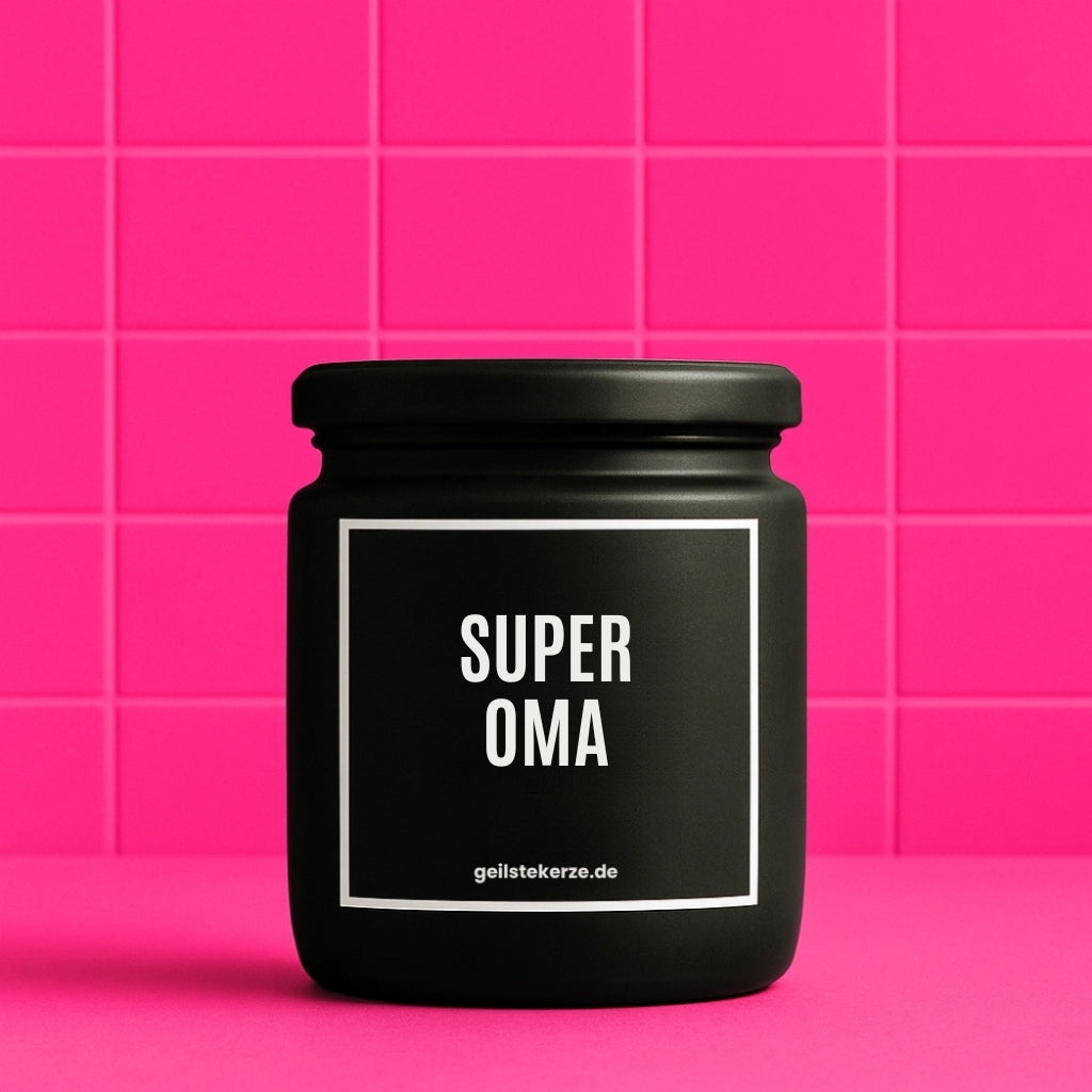 Erste von künstlicher Intelligenz kreierte Vegane Bio-Kerze mit Spruch – SUPEROMA Mega lange Brenndauer von 80 Stunde, hochwertige ätherische Öle schaffen beste Duftverteilung. Mit 1400 lustigen Sprüchen perfekt zum Verschenken. Handgemacht in Deutschland von geilstekerze.de -Die beste Duftkerze die du kaufen kannst.