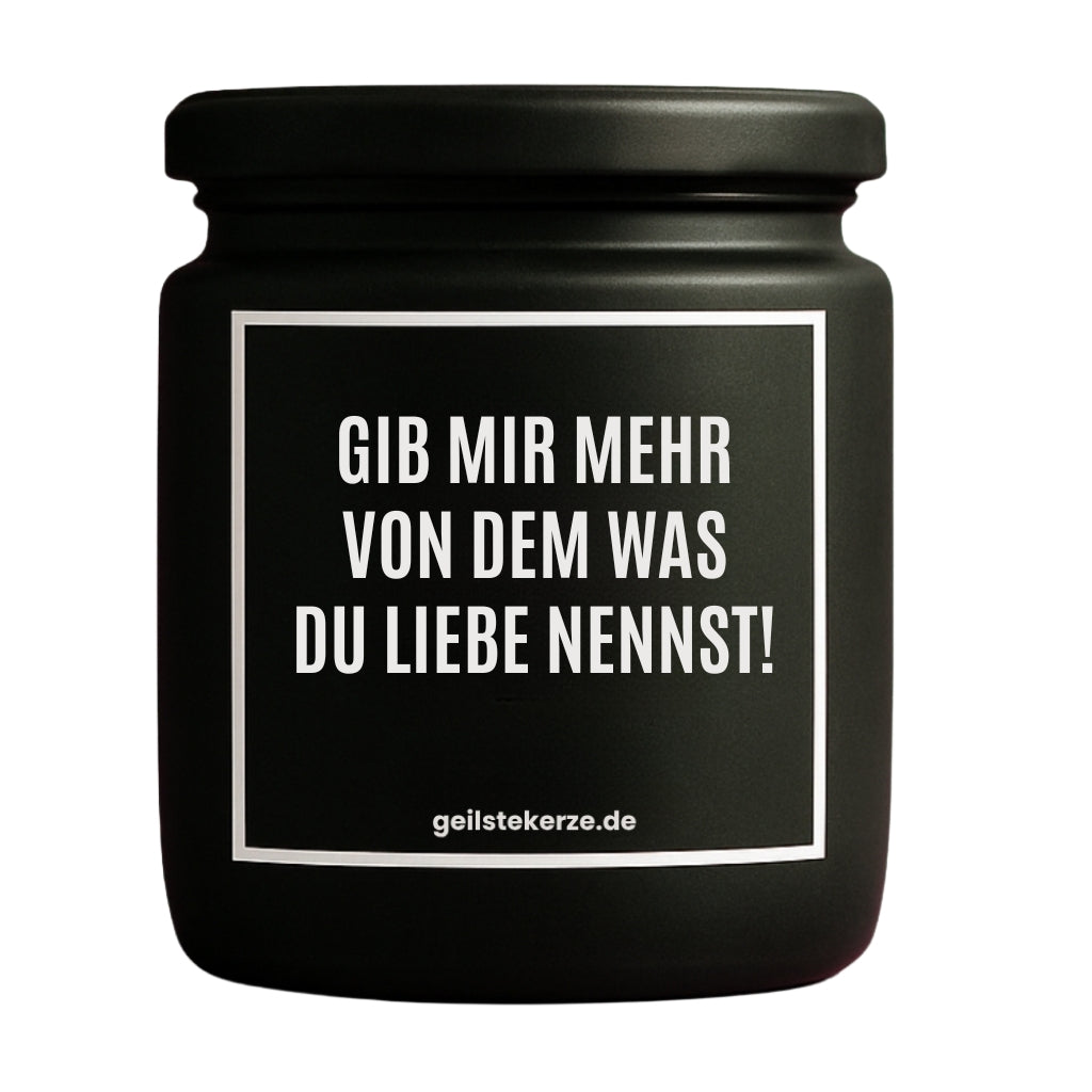Erste von künstlicher Intelligenz kreierte Vegane Bio-Kerze mit Spruch – GIB MIR MEHR VON DEM WAS DU LIEBE NENNST! Mega lange Brenndauer von 80 Stunde, hochwertige ätherische Öle schaffen beste Duftverteilung. Mit 1400 lustigen Sprüchen perfekt zum Verschenken. Handgemacht in Deutschland von geilstekerze.de -Die beste Duftkerze die du kaufen kannst.