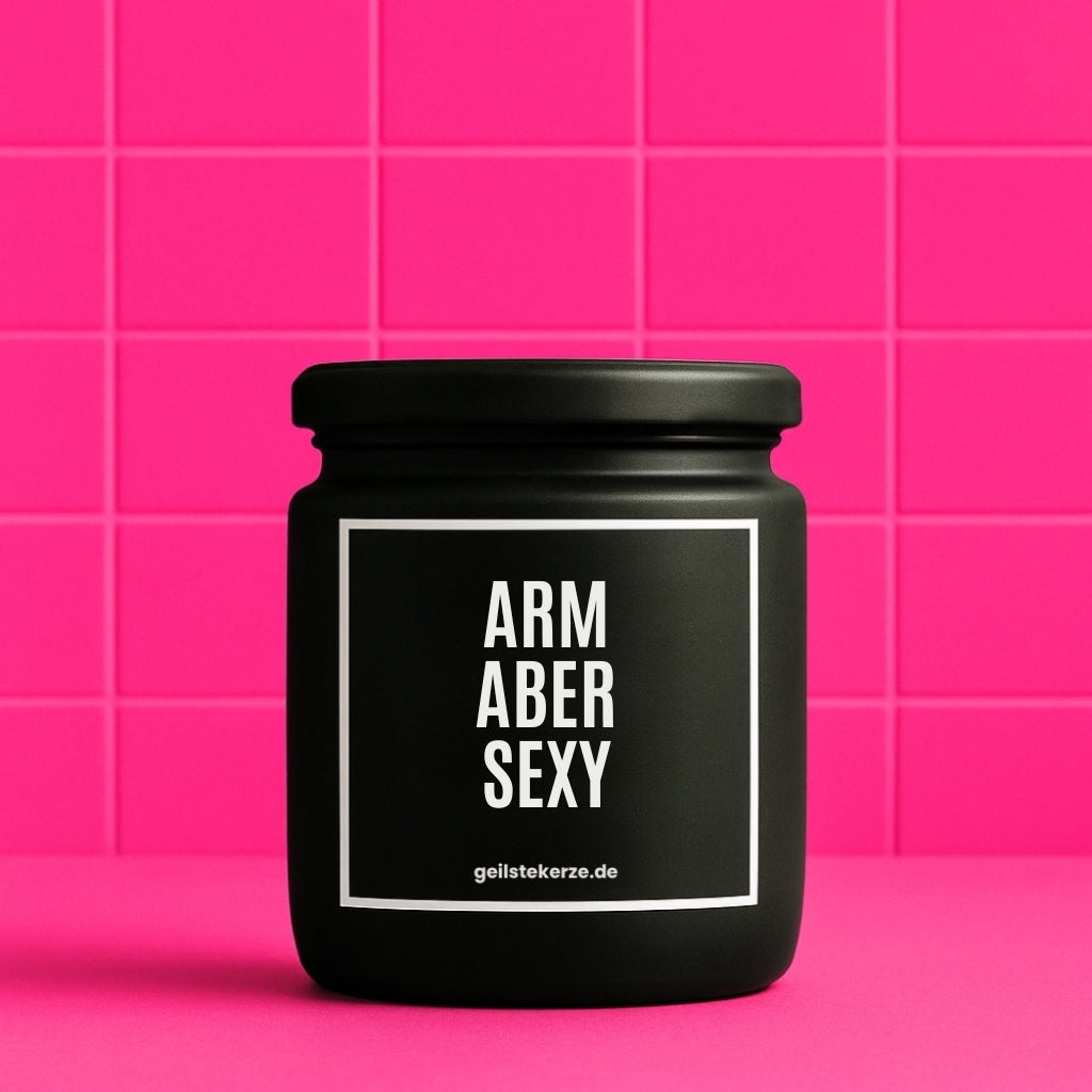 Erste von künstlicher Intelligenz kreierte Vegane Bio-Kerze mit Spruch – ARM ABER SEXY Mega lange Brenndauer von 80 Stunde, hochwertige ätherische Öle schaffen beste Duftverteilung. Mit 1400 lustigen Sprüchen perfekt zum Verschenken. Handgemacht in Deutschland von geilstekerze.de -Die beste Duftkerze die du kaufen kannst.