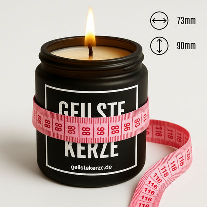 Vegane Bio-Kerze mit Spruch – DIESE KERZE MACHT: SCHÖNER, JÜNGER, GEILER!