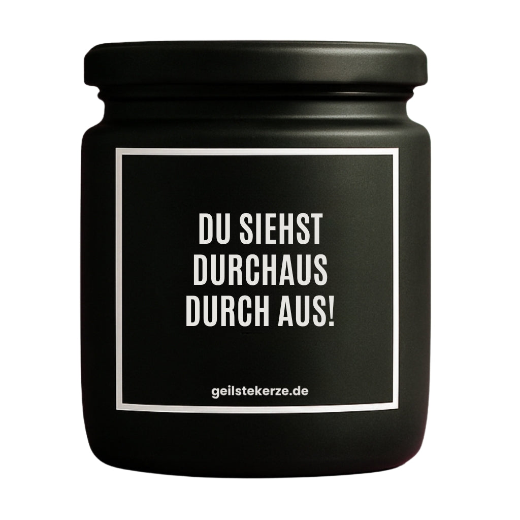 Erste von künstlicher Intelligenz kreierte Vegane Bio-Kerze mit Spruch – DU SIEHST DURCHAUS DURCH AUS! Mega lange Brenndauer von 80 Stunde, hochwertige ätherische Öle schaffen beste Duftverteilung. Mit 1400 lustigen Sprüchen perfekt zum Verschenken. Handgemacht in Deutschland von geilstekerze.de -Die beste Duftkerze die du kaufen kannst.