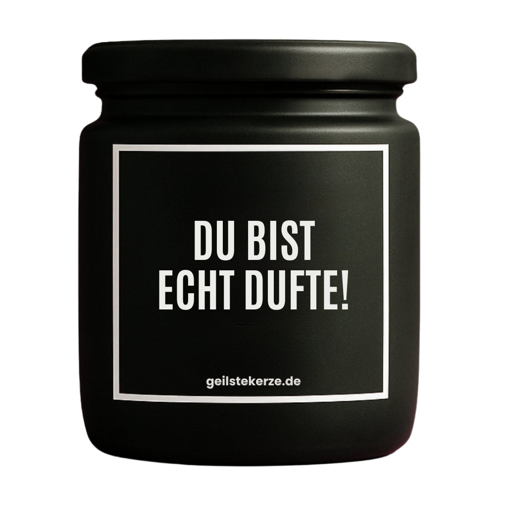 Erste von künstlicher Intelligenz kreierte Vegane Bio-Kerze mit Spruch – DU BIST ECHT DUFTE! Mega lange Brenndauer von 80 Stunde, hochwertige ätherische Öle schaffen beste Duftverteilung. Mit 1400 lustigen Sprüchen perfekt zum Verschenken. Handgemacht in Deutschland von geilstekerze.de -Die beste Duftkerze die du kaufen kannst.