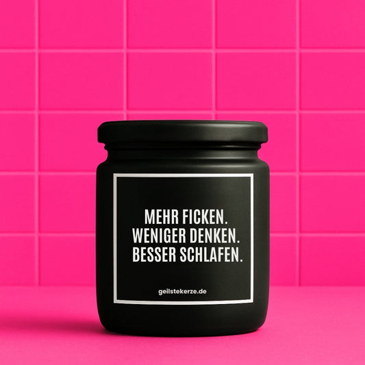 Erste von künstlicher Intelligenz kreierte Vegane Bio-Kerze mit Spruch – MEHR FICKEN. WENIGER DENKEN. BESSER SCHLAFEN. Mega lange Brenndauer von 80 Stunde, hochwertige ätherische Öle schaffen beste Duftverteilung. Mit 1400 lustigen Sprüchen perfekt zum Verschenken. Handgemacht in Deutschland von geilstekerze.de -Die beste Duftkerze die du kaufen kannst.