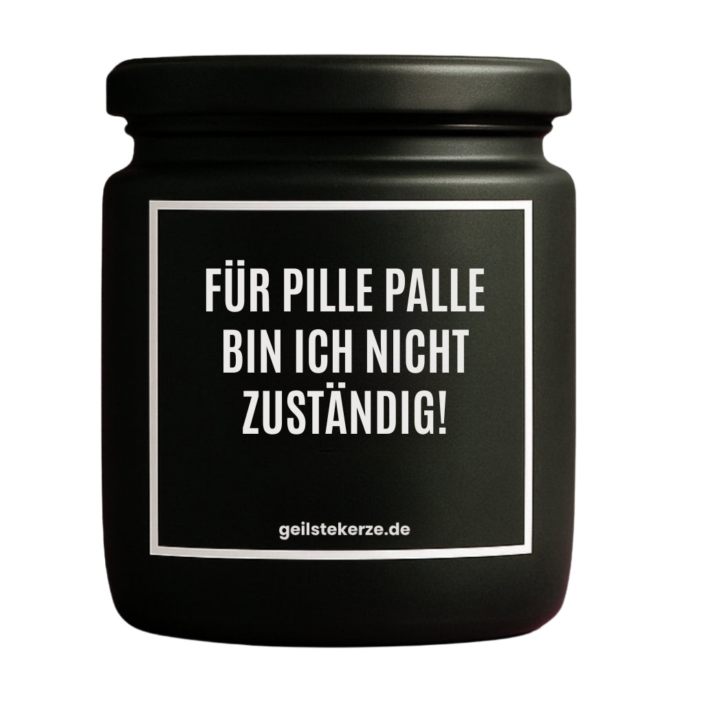 Erste von künstlicher Intelligenz kreierte Vegane Bio-Kerze mit Spruch – FÜR PILLE PALLE BIN ICH NICHT ZUSTÄNDIG! Mega lange Brenndauer von 80 Stunde, hochwertige ätherische Öle schaffen beste Duftverteilung. Mit 1400 lustigen Sprüchen perfekt zum Verschenken. Handgemacht in Deutschland von geilstekerze.de -Die beste Duftkerze die du kaufen kannst.