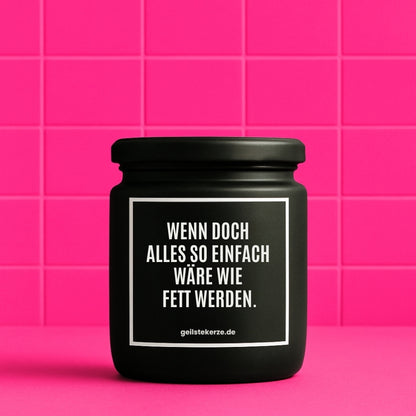 Erste von künstlicher Intelligenz kreierte Vegane Bio-Kerze mit Spruch – WENN DOCH ALLES SO EINFACH WÄRE WIE FETT WERDEN. Mega lange Brenndauer von 80 Stunde, hochwertige ätherische Öle schaffen beste Duftverteilung. Mit 1400 lustigen Sprüchen perfekt zum Verschenken. Handgemacht in Deutschland von geilstekerze.de -Die beste Duftkerze die du kaufen kannst.