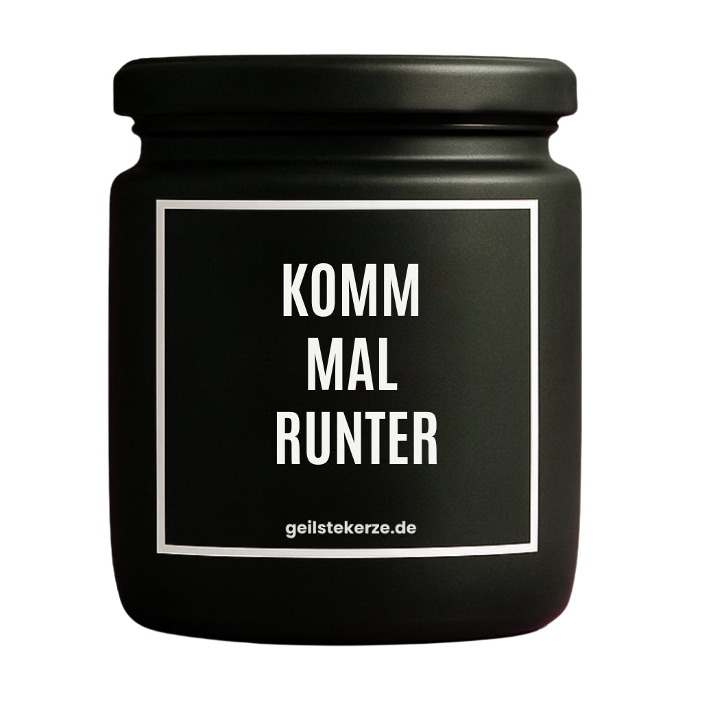 Erste von künstlicher Intelligenz kreierte Vegane Bio-Kerze mit Spruch – KOMM MAL RUNTER Mega lange Brenndauer von 80 Stunde, hochwertige ätherische Öle schaffen beste Duftverteilung. Mit 1400 lustigen Sprüchen perfekt zum Verschenken. Handgemacht in Deutschland von geilstekerze.de -Die beste Duftkerze die du kaufen kannst.