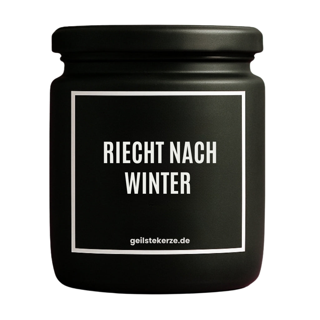 Erste von künstlicher Intelligenz kreierte Vegane Bio-Kerze mit Spruch – RIECHT NACH WINTER Mega lange Brenndauer von 80 Stunde, hochwertige ätherische Öle schaffen beste Duftverteilung. Mit 1400 lustigen Sprüchen perfekt zum Verschenken. Handgemacht in Deutschland von geilstekerze.de -Die beste Duftkerze die du kaufen kannst.