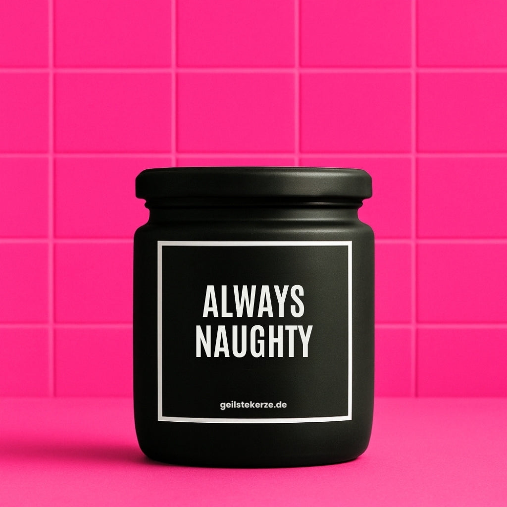 Erste von künstlicher Intelligenz kreierte Vegane Bio-Kerze mit Spruch – ALLWAYS NAUGHTY Mega lange Brenndauer von 80 Stunde, hochwertige ätherische Öle schaffen beste Duftverteilung. Mit 1400 lustigen Sprüchen perfekt zum Verschenken. Handgemacht in Deutschland von geilstekerze.de -Die beste Duftkerze die du kaufen kannst.