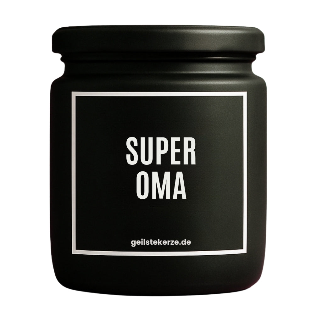 Erste von künstlicher Intelligenz kreierte Vegane Bio-Kerze mit Spruch – SUPEROMA Mega lange Brenndauer von 80 Stunde, hochwertige ätherische Öle schaffen beste Duftverteilung. Mit 1400 lustigen Sprüchen perfekt zum Verschenken. Handgemacht in Deutschland von geilstekerze.de -Die beste Duftkerze die du kaufen kannst.