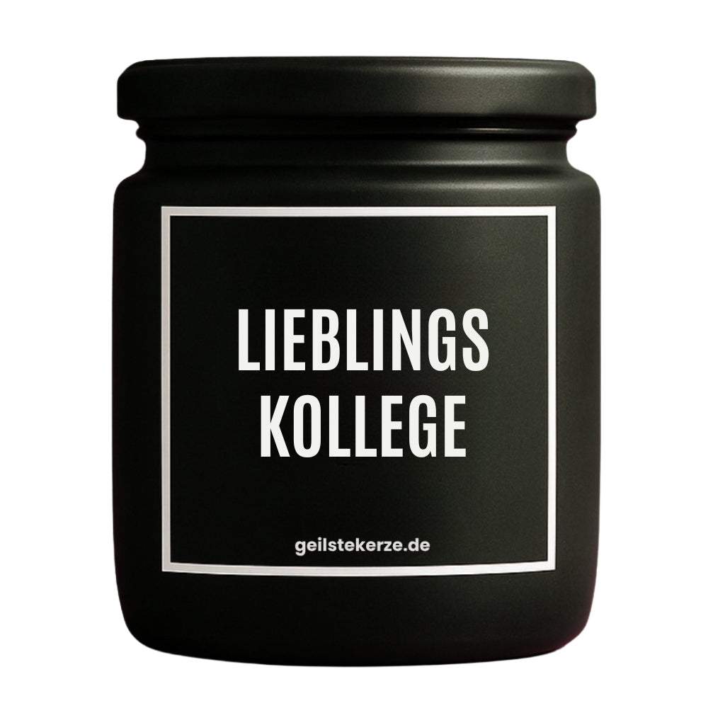 Erste von künstlicher Intelligenz kreierte Vegane Bio-Kerze mit Spruch – LIEBLINGSKOLLEGE Mega lange Brenndauer von 80 Stunde, hochwertige ätherische Öle schaffen beste Duftverteilung. Mit 1400 lustigen Sprüchen perfekt zum Verschenken. Handgemacht in Deutschland von geilstekerze.de -Die beste Duftkerze die du kaufen kannst.