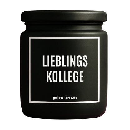 Erste von künstlicher Intelligenz kreierte Vegane Bio-Kerze mit Spruch – LIEBLINGSKOLLEGE Mega lange Brenndauer von 80 Stunde, hochwertige ätherische Öle schaffen beste Duftverteilung. Mit 1400 lustigen Sprüchen perfekt zum Verschenken. Handgemacht in Deutschland von geilstekerze.de -Die beste Duftkerze die du kaufen kannst.