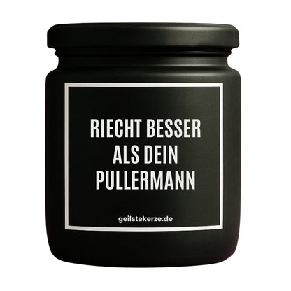 Duftkerze mit Spruch von geilstekerze ist der neue Geschenketrend. Diese witzige Kerze Vegane Bio-Kerze mit Spruch – RIECHT BESSER ALS DEIN PULLERMANN brennt mega lange sagenhafte 80 Stunde, hochwertige ätherische Öle schaffen beste Duftverteilung. Mit 1400 lustigen Sprüchen perfekt zum Verschenken. Handgemacht in Deutschland von geilstekerze.de -Die beste Duftkerze die du kaufen kannst.
