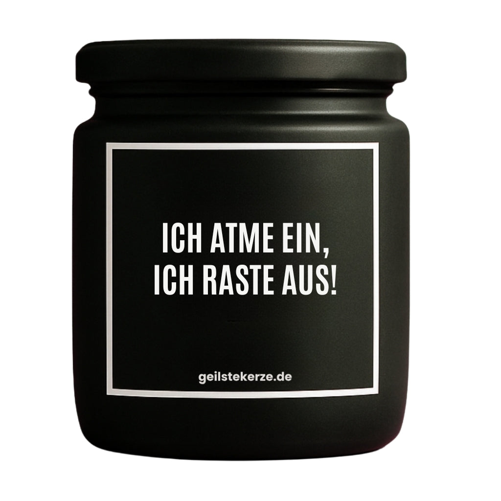 Erste von künstlicher Intelligenz kreierte Vegane Bio-Kerze mit Spruch – ICH ATME EIN, ICH RASTE AUS! Mega lange Brenndauer von 80 Stunde, hochwertige ätherische Öle schaffen beste Duftverteilung. Mit 1400 lustigen Sprüchen perfekt zum Verschenken. Handgemacht in Deutschland von geilstekerze.de -Die beste Duftkerze die du kaufen kannst.