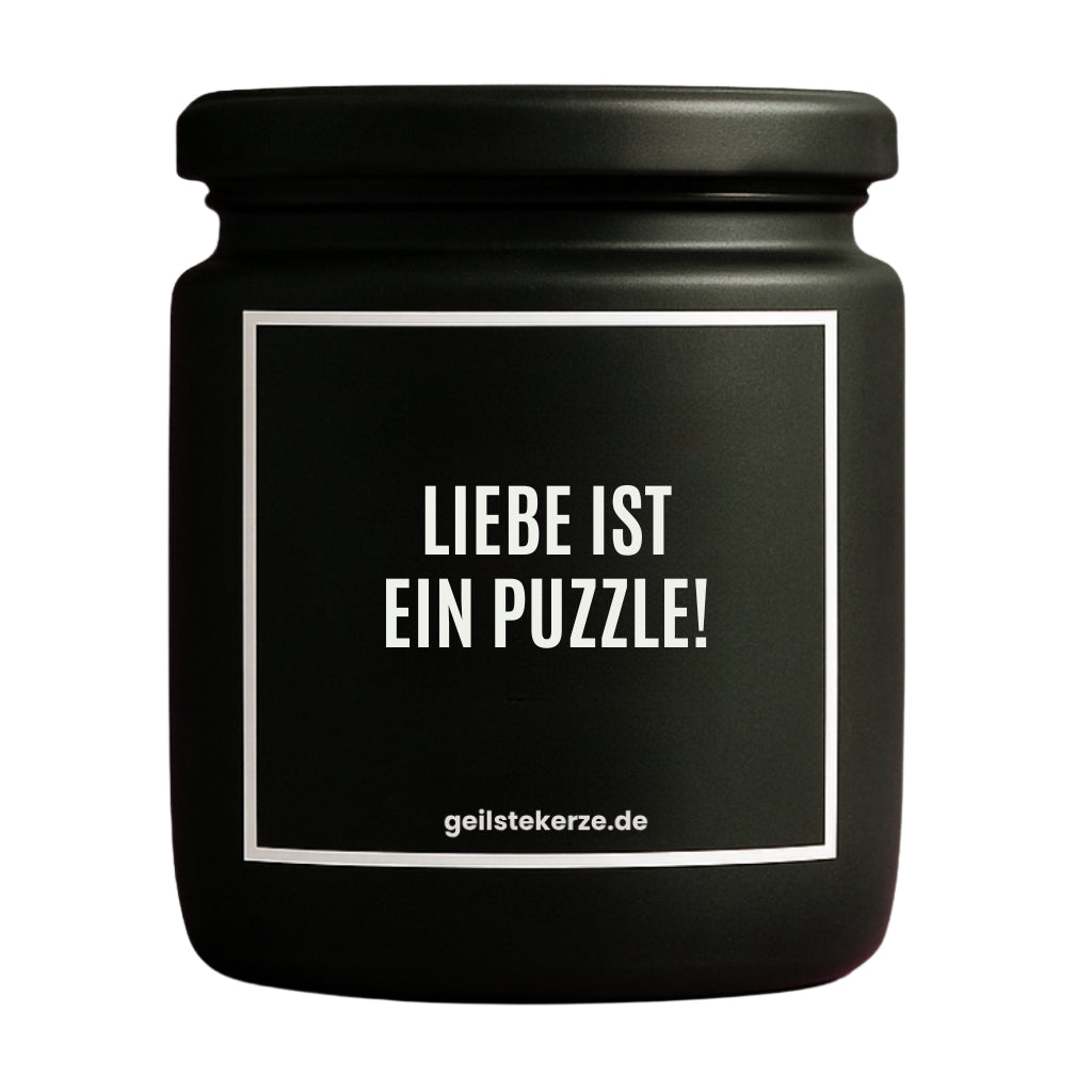 Erste von künstlicher Intelligenz kreierte Vegane Bio-Kerze mit Spruch – LIEBE IST EIN PUZZLE! Mega lange Brenndauer von 80 Stunde, hochwertige ätherische Öle schaffen beste Duftverteilung. Mit 1400 lustigen Sprüchen perfekt zum Verschenken. Handgemacht in Deutschland von geilstekerze.de -Die beste Duftkerze die du kaufen kannst.