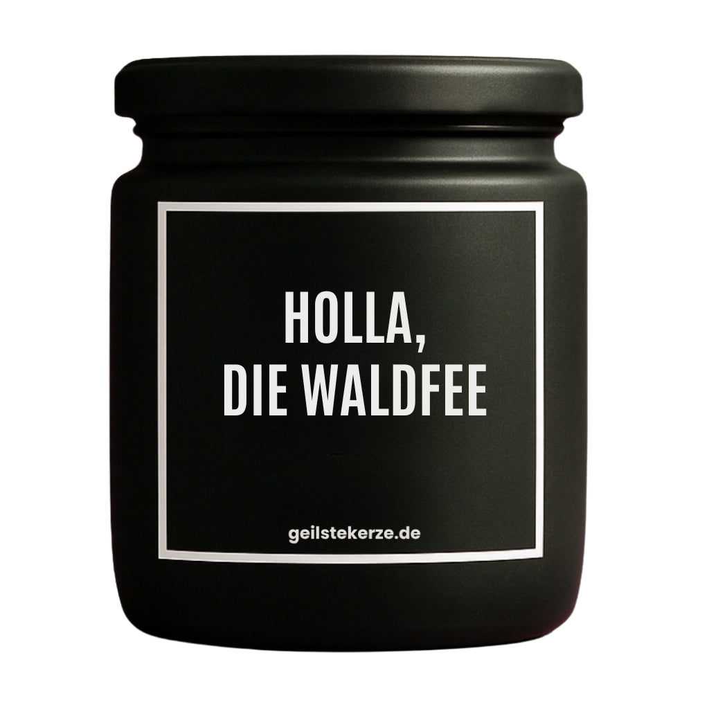 Erste von künstlicher Intelligenz kreierte Vegane Bio-Kerze mit Spruch – HOLLA, DIE WALDFEE Mega lange Brenndauer von 80 Stunde, hochwertige ätherische Öle schaffen beste Duftverteilung. Mit 1400 lustigen Sprüchen perfekt zum Verschenken. Handgemacht in Deutschland von geilstekerze.de -Die beste Duftkerze die du kaufen kannst.