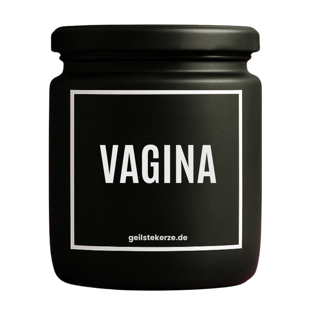 Duftkerze mit Spruch von geilstekerze ist der neue Geschenketrend. Diese witzige Kerze Vegane Bio-Kerze mit Spruch – VAGINA brennt mega lange sagenhafte 80 Stunde, hochwertige ätherische Öle schaffen beste Duftverteilung. Mit 1400 lustigen Sprüchen perfekt zum Verschenken. Handgemacht in Deutschland von geilstekerze.de -Die beste Duftkerze die du kaufen kannst.