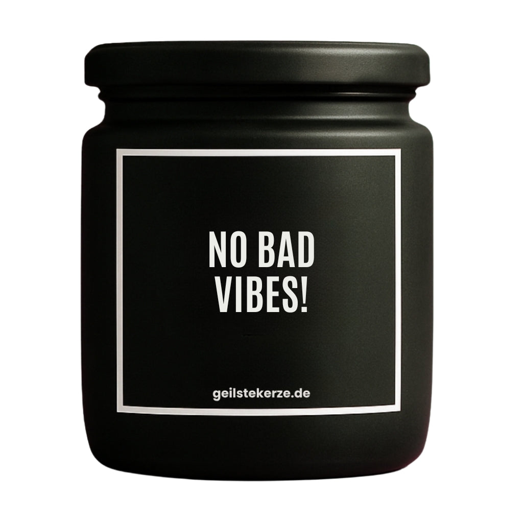 Erste von künstlicher Intelligenz kreierte Vegane Bio-Kerze mit Spruch – NO BAD VIBES! Mega lange Brenndauer von 80 Stunde, hochwertige ätherische Öle schaffen beste Duftverteilung. Mit 1400 lustigen Sprüchen perfekt zum Verschenken. Handgemacht in Deutschland von geilstekerze.de -Die beste Duftkerze die du kaufen kannst.