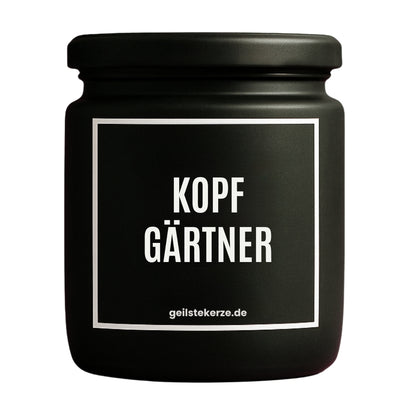 Erste von künstlicher Intelligenz kreierte Vegane Bio-Kerze mit Spruch – KOPFGÄRTNER Mega lange Brenndauer von 80 Stunde, hochwertige ätherische Öle schaffen beste Duftverteilung. Mit 1400 lustigen Sprüchen perfekt zum Verschenken. Handgemacht in Deutschland von geilstekerze.de -Die beste Duftkerze die du kaufen kannst.