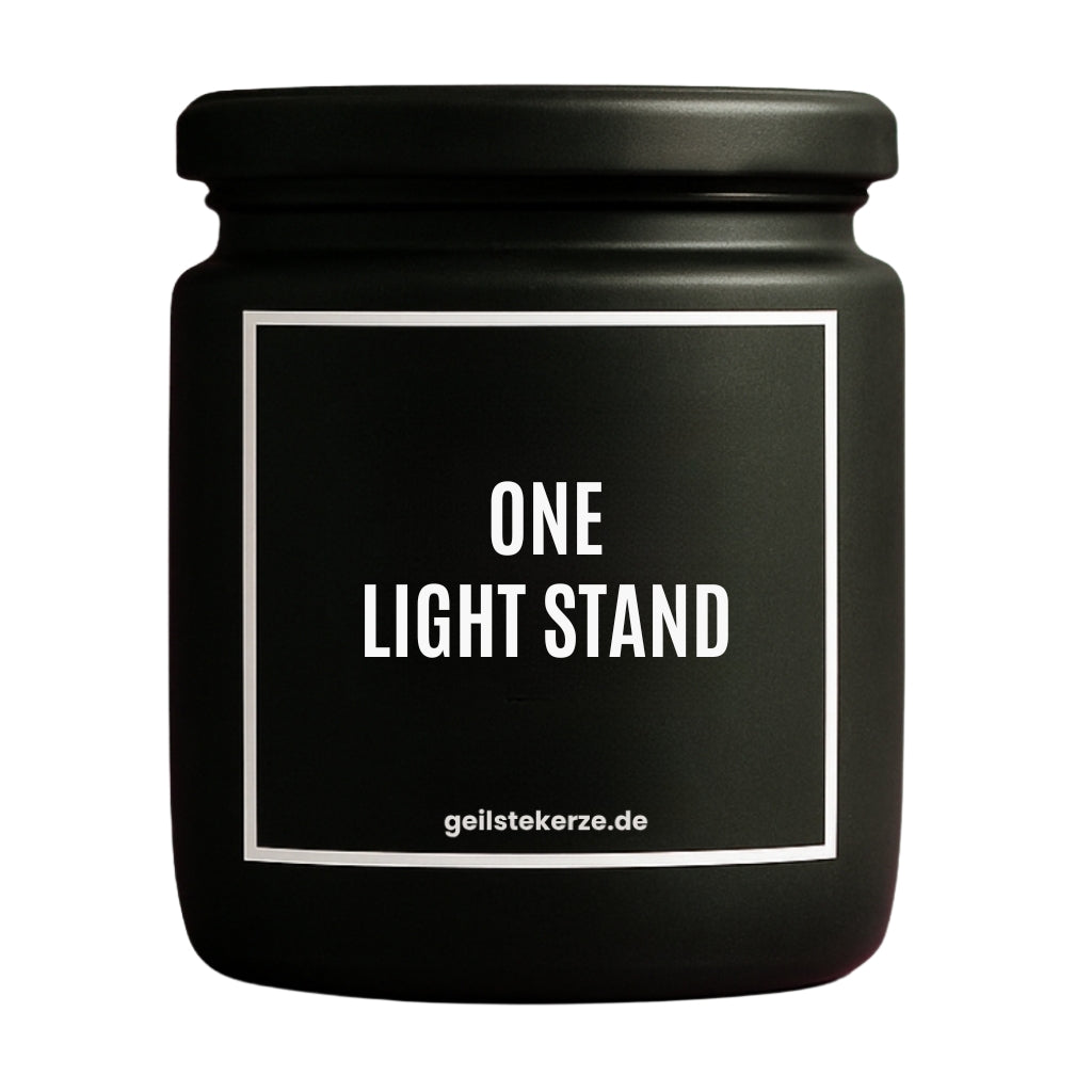 Erste von künstlicher Intelligenz kreierte Vegane Bio-Kerze mit Spruch – ONE LIGHT STAND Mega lange Brenndauer von 80 Stunde, hochwertige ätherische Öle schaffen beste Duftverteilung. Mit 1400 lustigen Sprüchen perfekt zum Verschenken. Handgemacht in Deutschland von geilstekerze.de -Die beste Duftkerze die du kaufen kannst.