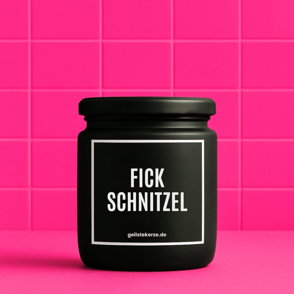 Duftkerze mit Spruch von geilstekerze ist der neue Geschenketrend. Diese witzige Kerze Vegane Bio-Kerze mit Spruch – FICKSCHNITZEL brennt mega lange sagenhafte 80 Stunde, hochwertige ätherische Öle schaffen beste Duftverteilung. Mit 1400 lustigen Sprüchen perfekt zum Verschenken. Handgemacht in Deutschland von geilstekerze.de -Die beste Duftkerze die du kaufen kannst.