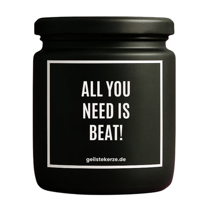 Erste von künstlicher Intelligenz kreierte Vegane Bio-Kerze mit Spruch – ALL YOU NEED IS BEAT! Mega lange Brenndauer von 80 Stunde, hochwertige ätherische Öle schaffen beste Duftverteilung. Mit 1400 lustigen Sprüchen perfekt zum Verschenken. Handgemacht in Deutschland von geilstekerze.de -Die beste Duftkerze die du kaufen kannst.