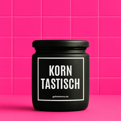 Erste von künstlicher Intelligenz kreierte Vegane Bio-Kerze mit Spruch – KORNTASTISCH Mega lange Brenndauer von 80 Stunde, hochwertige ätherische Öle schaffen beste Duftverteilung. Mit 1400 lustigen Sprüchen perfekt zum Verschenken. Handgemacht in Deutschland von geilstekerze.de -Die beste Duftkerze die du kaufen kannst.