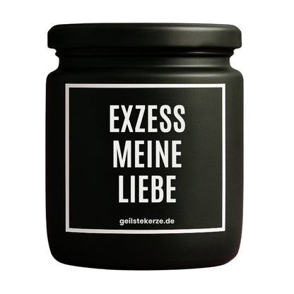 Erste von künstlicher Intelligenz kreierte Vegane Bio-Kerze mit Spruch – EXZESS MEINE LIEBE Mega lange Brenndauer von 80 Stunde, hochwertige ätherische Öle schaffen beste Duftverteilung. Mit 1400 lustigen Sprüchen perfekt zum Verschenken. Handgemacht in Deutschland von geilstekerze.de -Die beste Duftkerze die du kaufen kannst.