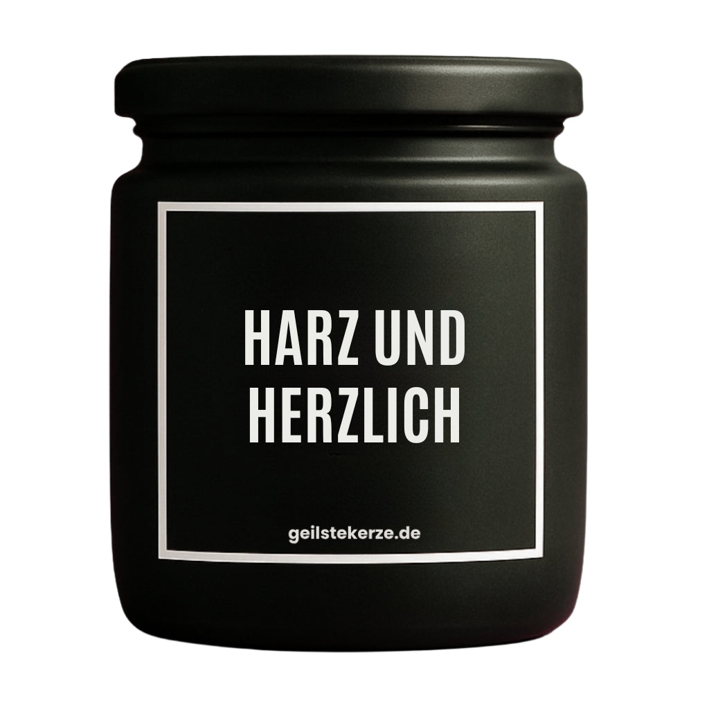 Erste von künstlicher Intelligenz kreierte Vegane Bio-Kerze mit Spruch – HARZ UND HERZLICH Mega lange Brenndauer von 80 Stunde, hochwertige ätherische Öle schaffen beste Duftverteilung. Mit 1400 lustigen Sprüchen perfekt zum Verschenken. Handgemacht in Deutschland von geilstekerze.de -Die beste Duftkerze die du kaufen kannst.