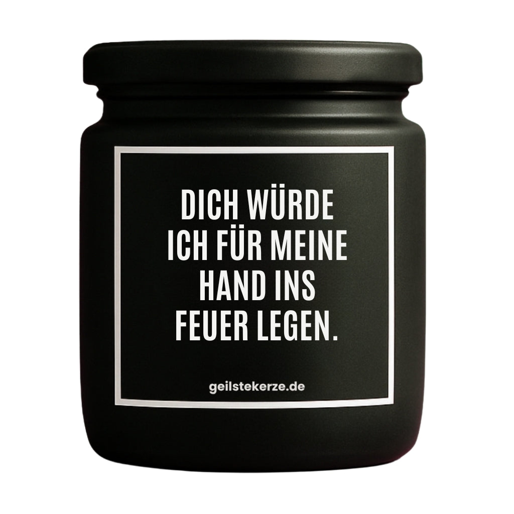 Erste von künstlicher Intelligenz kreierte Vegane Bio-Kerze mit Spruch – DICH WÜRDE ICH FÜR MEINE HAND INS FEUER LEGEN. Mega lange Brenndauer von 80 Stunde, hochwertige ätherische Öle schaffen beste Duftverteilung. Mit 1400 lustigen Sprüchen perfekt zum Verschenken. Handgemacht in Deutschland von geilstekerze.de -Die beste Duftkerze die du kaufen kannst.