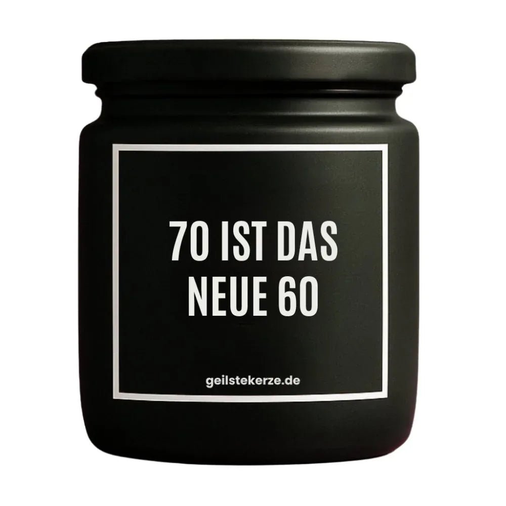 Duftkerze mit Spruch von geilstekerze ist der neue Geschenketrend. Diese witzige Kerze Vegane Bio-Kerze mit Spruch – 70 IST DAS NEUE 60 brennt mega lange sagenhafte 80 Stunde, hochwertige ätherische Öle schaffen beste Duftverteilung. Mit 1400 lustigen Sprüchen perfekt zum Verschenken. Handgemacht in Deutschland von geilstekerze.de -Die beste Duftkerze die du kaufen kannst.