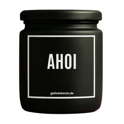 Duftkerze mit Spruch von geilstekerze ist der neue Geschenketrend. Diese witzige Kerze Vegane Bio-Kerze mit Spruch – AHOI brennt mega lange sagenhafte 80 Stunde, hochwertige ätherische Öle schaffen beste Duftverteilung. Mit 1400 lustigen Sprüchen perfekt zum Verschenken. Handgemacht in Deutschland von geilstekerze.de -Die beste Duftkerze die du kaufen kannst.