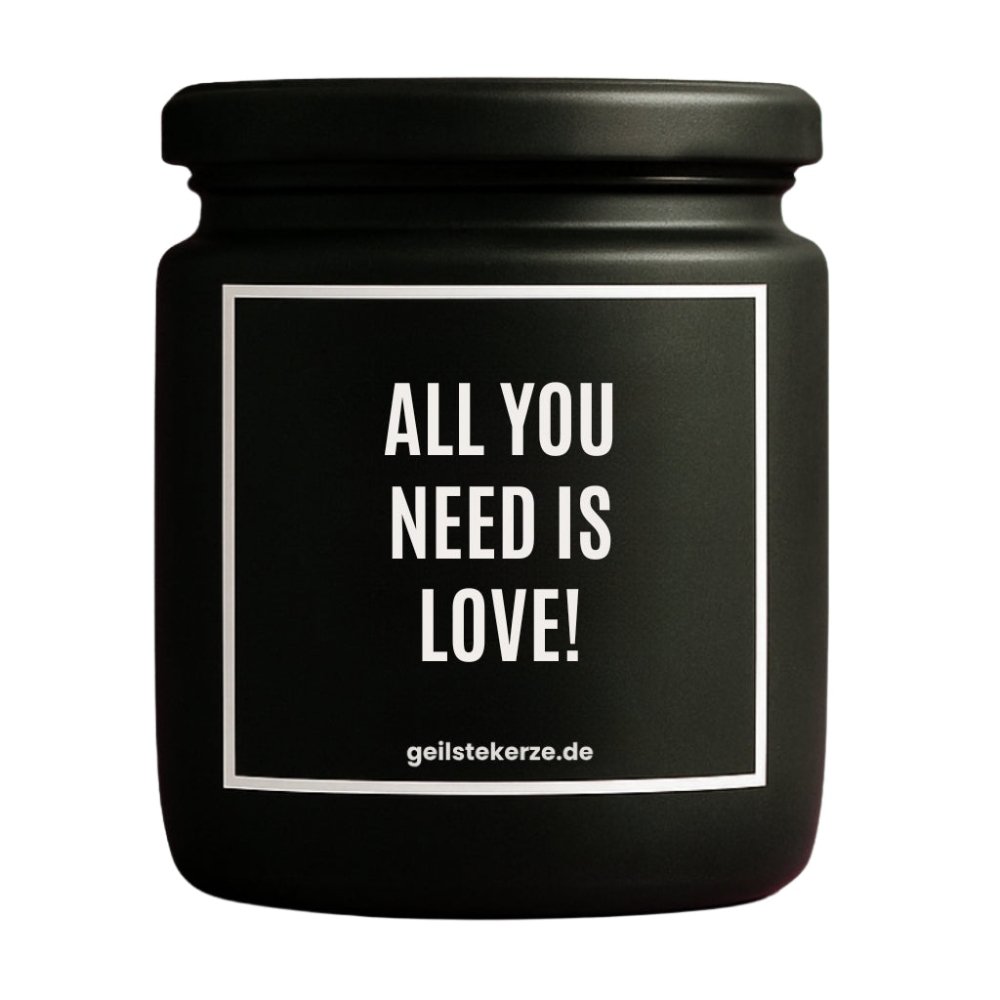 Duftkerze mit Spruch von geilstekerze ist der neue Geschenketrend. Diese witzige Kerze Vegane Bio-Kerze mit Spruch – ALL YOU NEED IS LOVE! brennt mega lange sagenhafte 80 Stunde, hochwertige ätherische Öle schaffen beste Duftverteilung. Mit 1400 lustigen Sprüchen perfekt zum Verschenken. Handgemacht in Deutschland von geilstekerze.de -Die beste Duftkerze die du kaufen kannst.